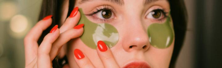 Ludzka strona piękna: dlaczego rynek beauty odwraca się od algorytmicznej perfekcji